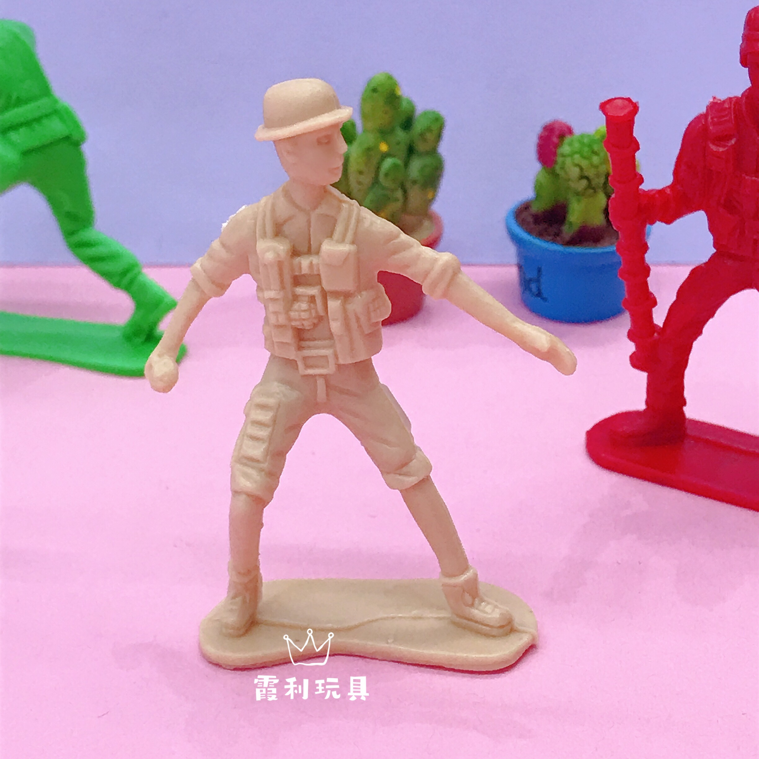 A variety of children's plastic toys for soldiers, role-playing toys, and gift gacha detail image 5