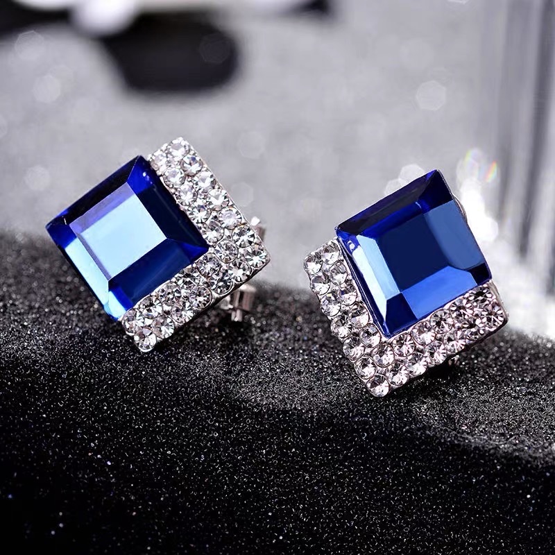 Niche design, fashionable and exquisite, classic Korean-style versatile ear studs that are the same as those worn by celebrities details Picture