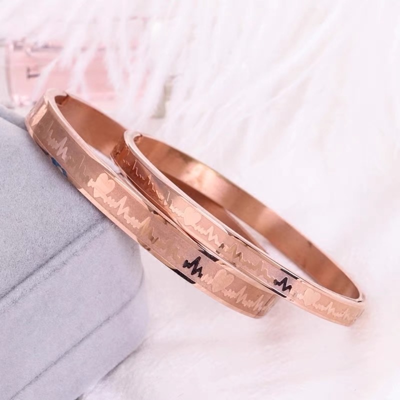 Titanium steel non-fading, light luxury, simple, fashionable, trendy, versatile, retro and cold style bracelet 1 details Picture