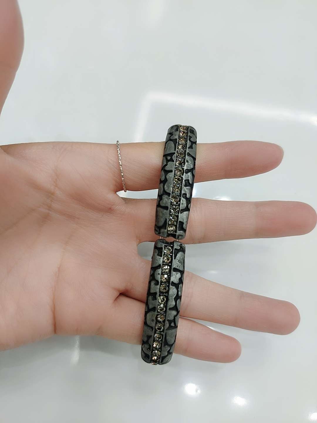 Snake-patterned, simple and retro European and American style, light luxury and high-end diamond bracelet for women on Instagram, trendy evening party, cold style accessory Specification image