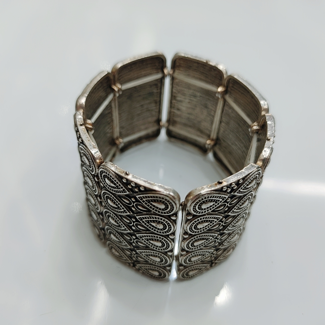 Retro dark alloy pattern round buckle elastic string bracelet for women and men bracelet with accessory bracelet