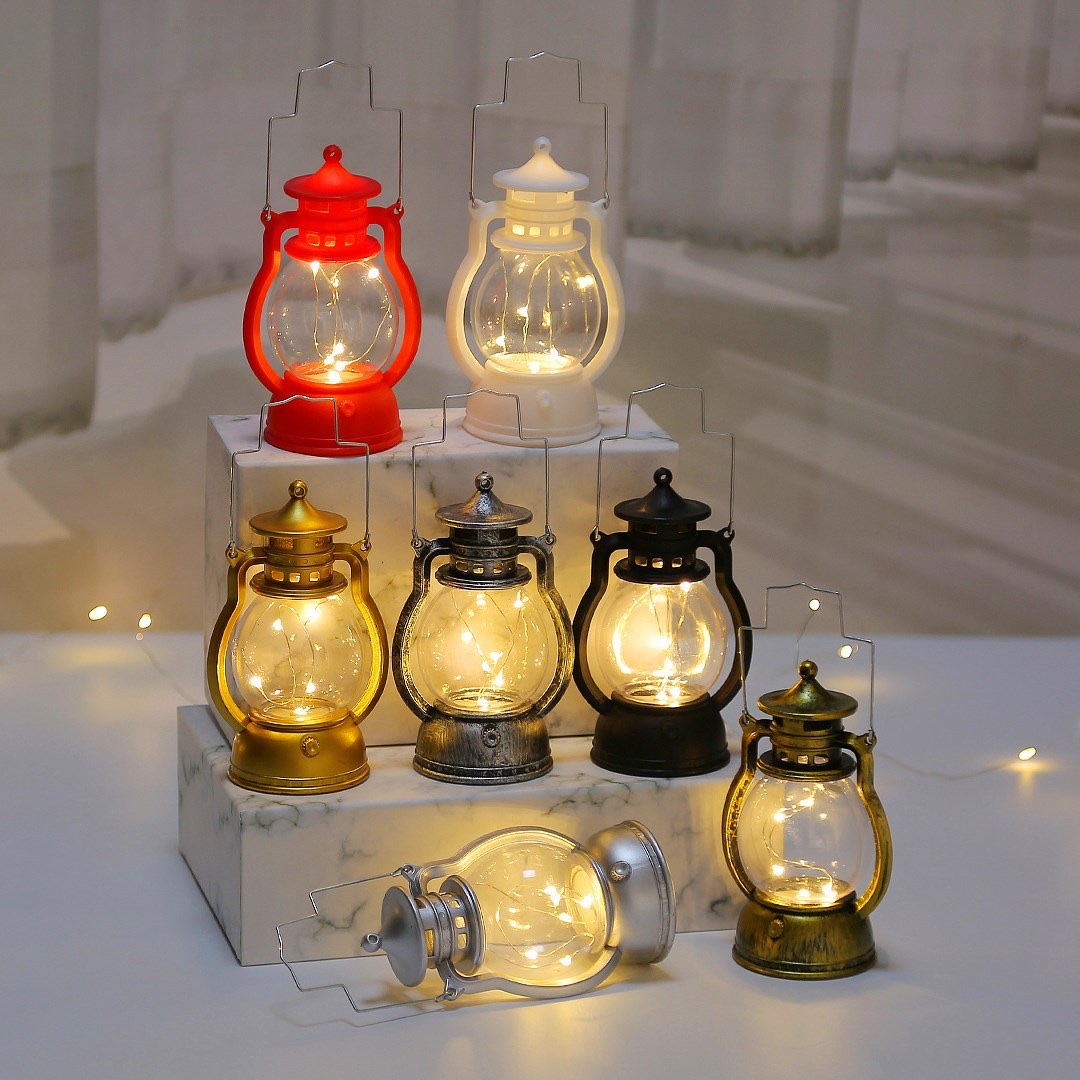 Christmas retro small oil lamp, electronic candle lamp, LED small horse lantern, creative decorative display, gift wind lantern, gold details Picture