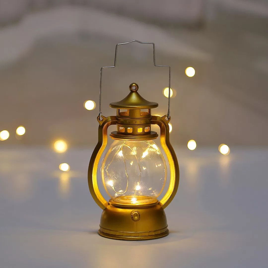 Christmas retro small oil lamp, electronic candle lamp, LED small horse lantern, creative decorative display, gift wind lantern, gold