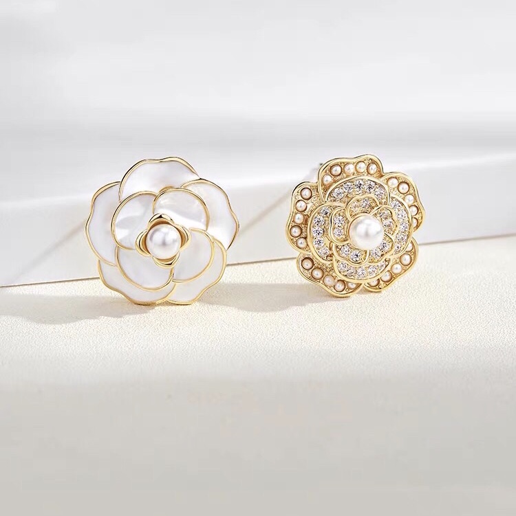 European and American personality temperament new chic moisture fashion left and right side earrings