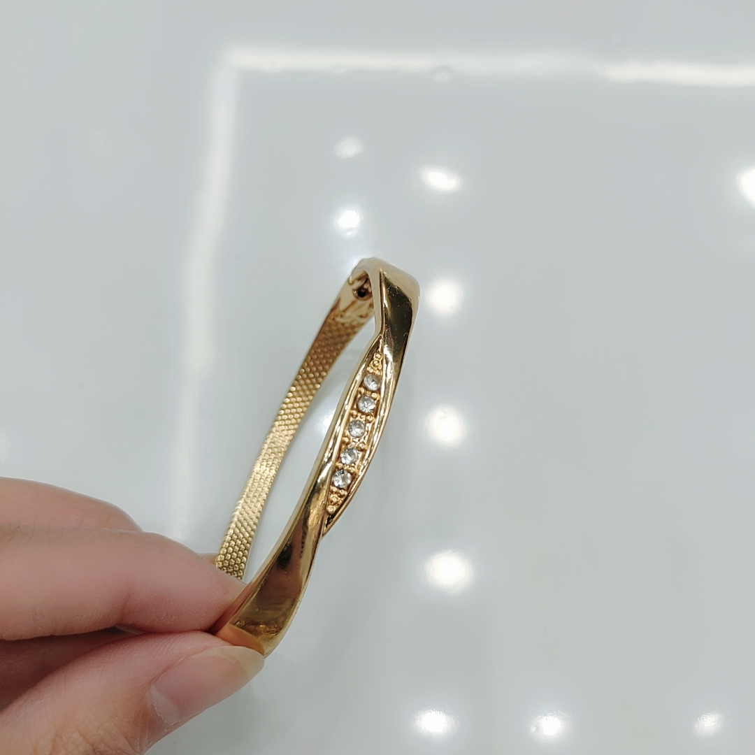 Simple European fashion twisted face open women's bracelet Street style trendsetter hip-hop alloy wide bracelet accessory diamond sparkle diamond