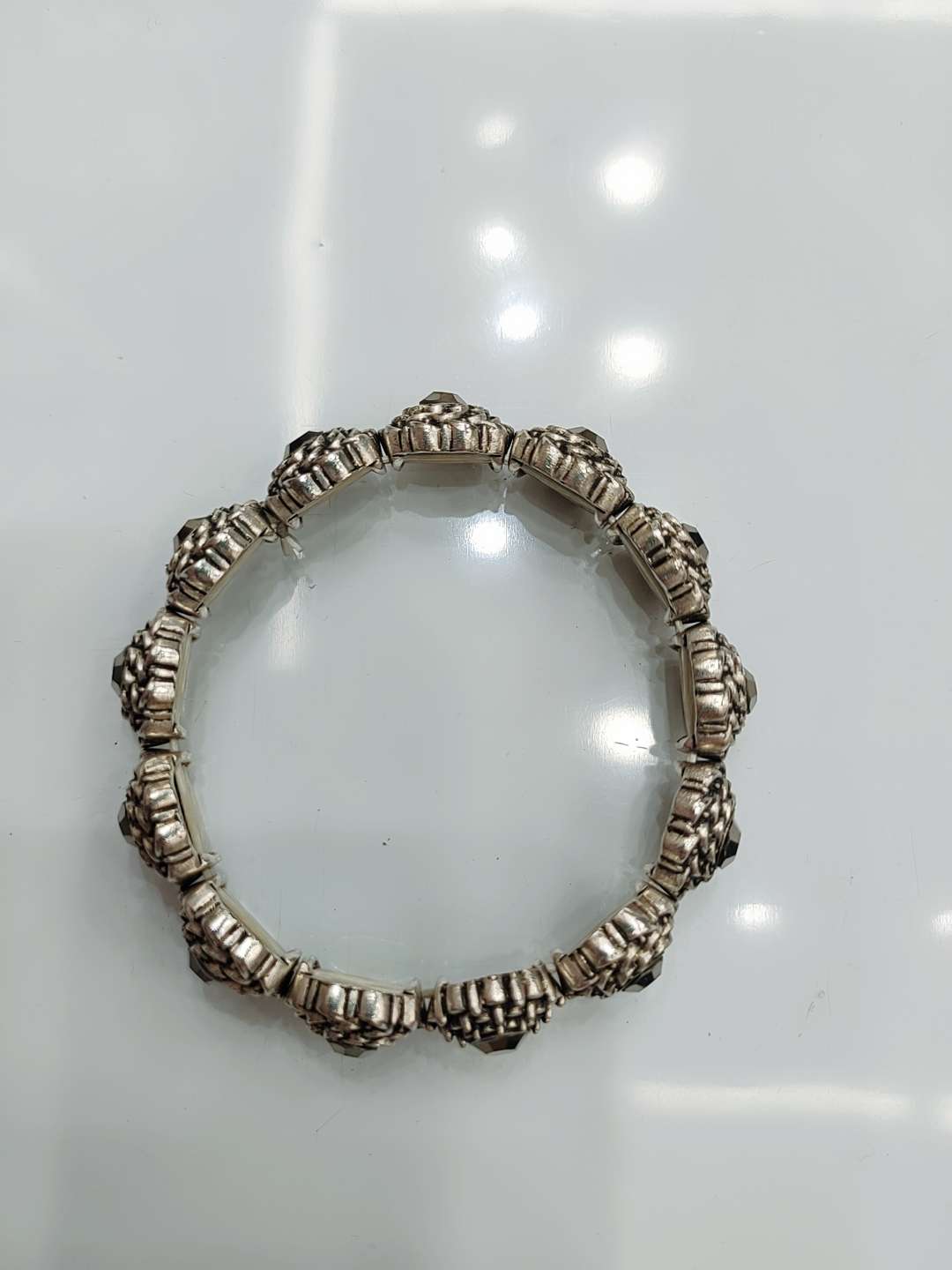 Retro-colored, simple and retro European and American style, with a light luxury and high-end feel, diamond bracelet for women on Instagram, trendy evening wear, and a cold style accessory Application Scenario