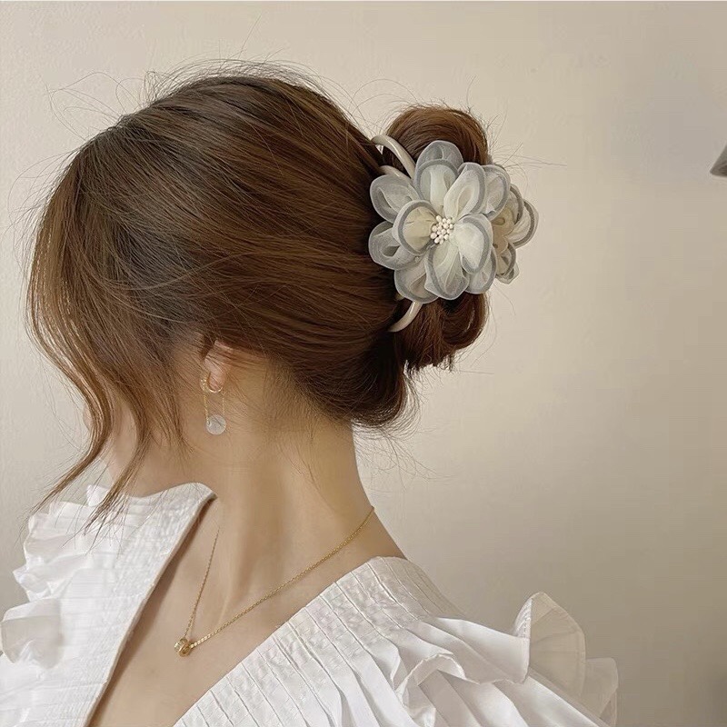 Big flower, big grab clip