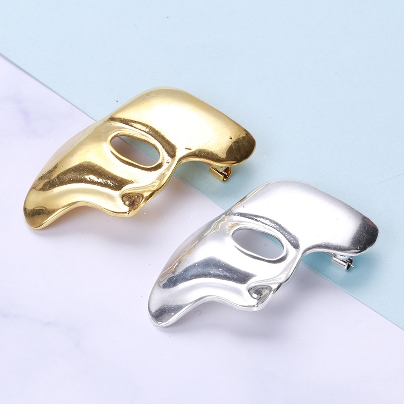 New European and American personality retro Mori mask brooch female ins simple portrait portrait pin accessories
