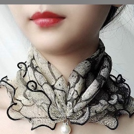 Multi-purpose collar with beige dots