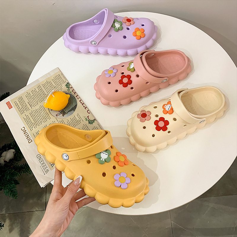 Crocs cute little flower outdoor wear lazy people easy slippers Soft slippers for men and women in summer