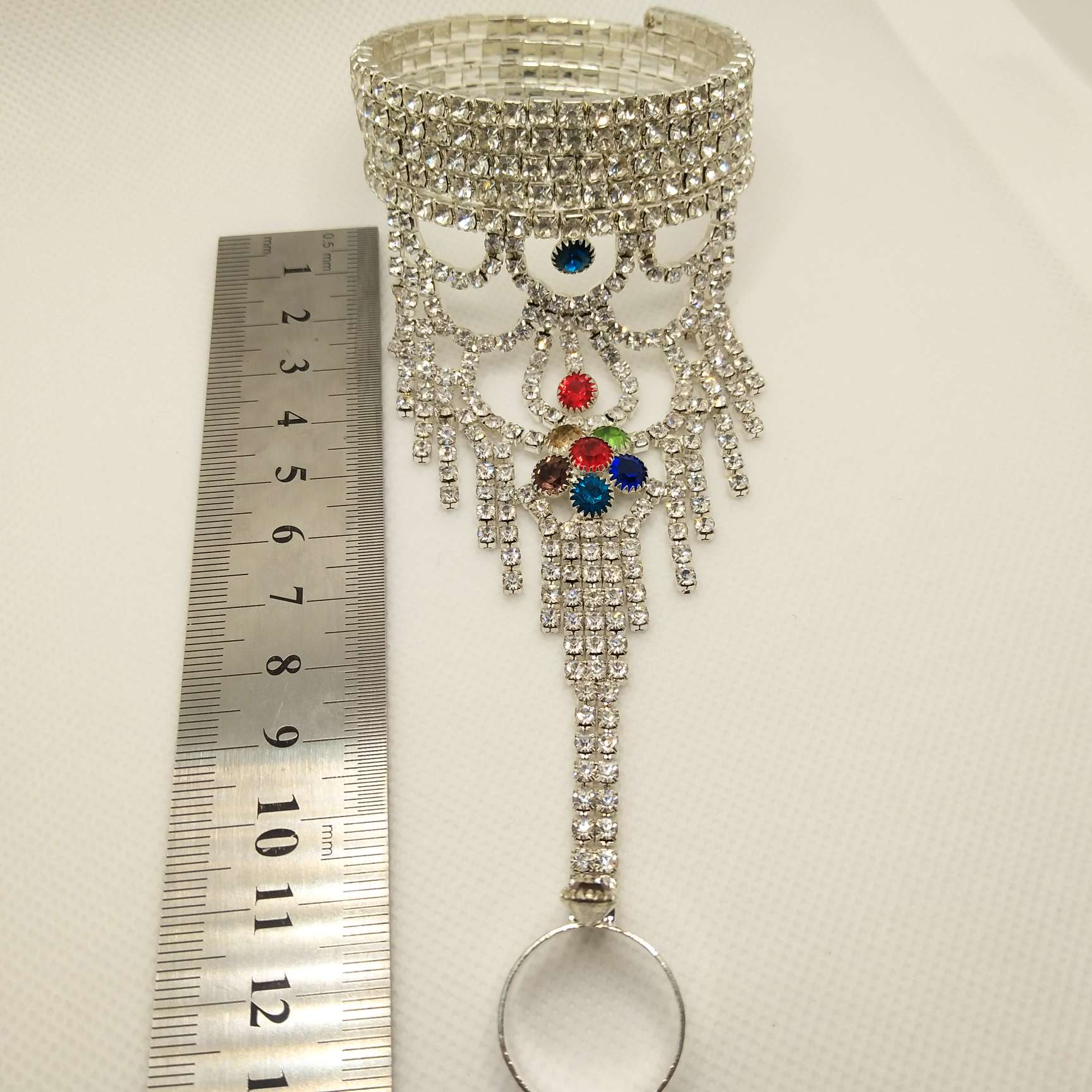 Factory direct sales of bracelets, cross-border e-commerce, popular European and American accessories, Korean version hand back chains Application Scenario