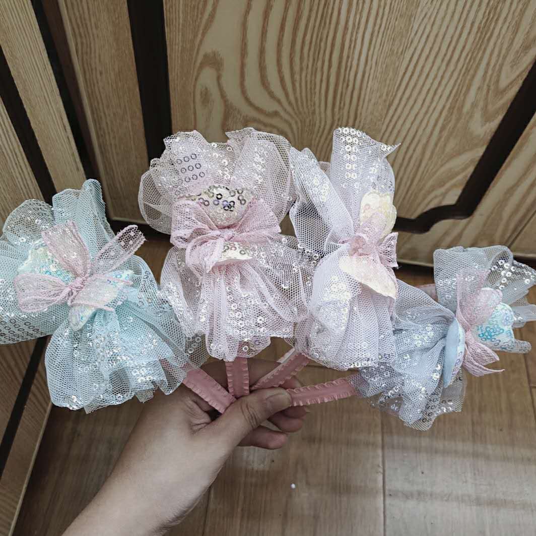 Sequined mesh bow tie head buckle