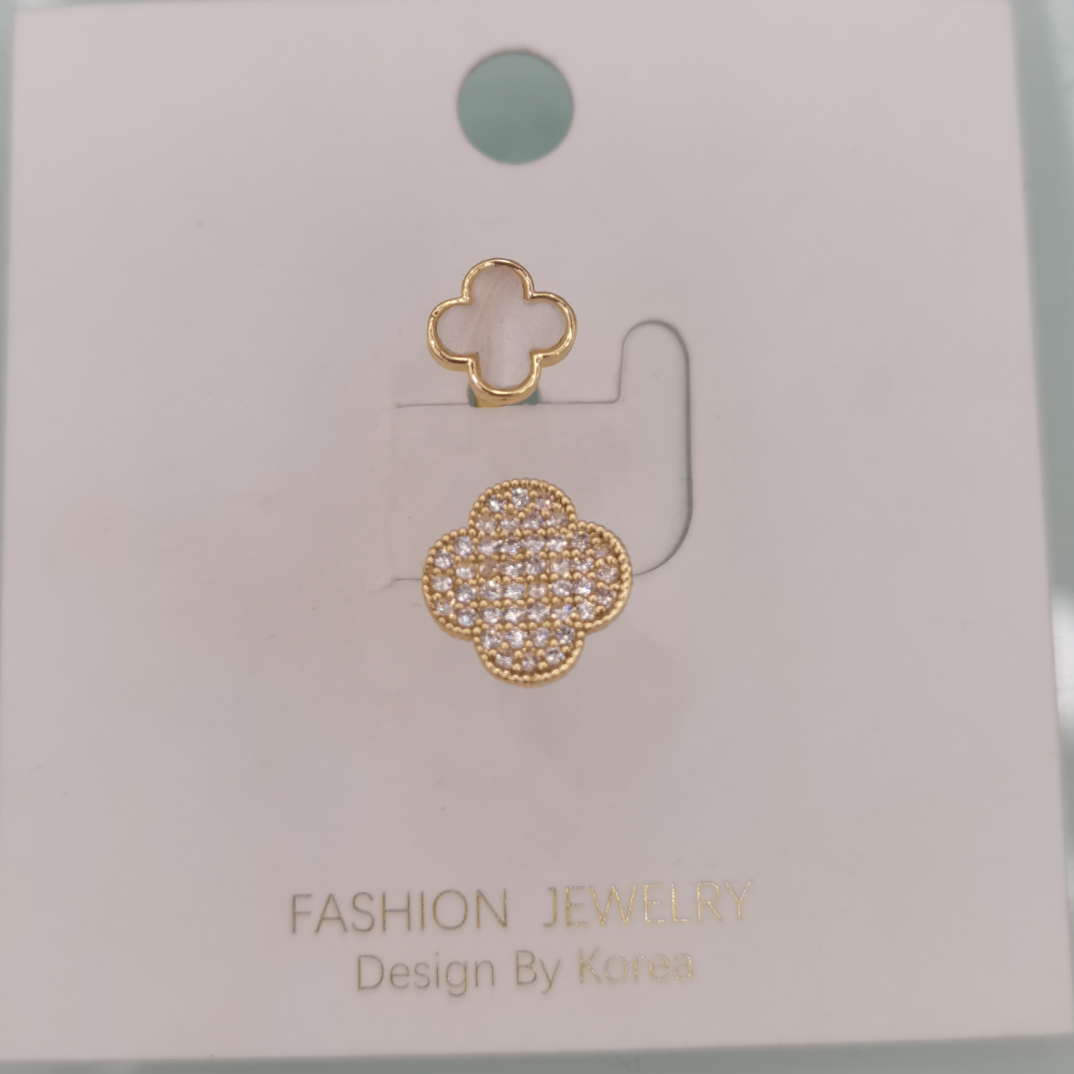 Gold ring for women with circular opening thumbnail