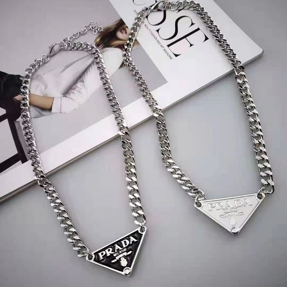 Women's fashion necklace