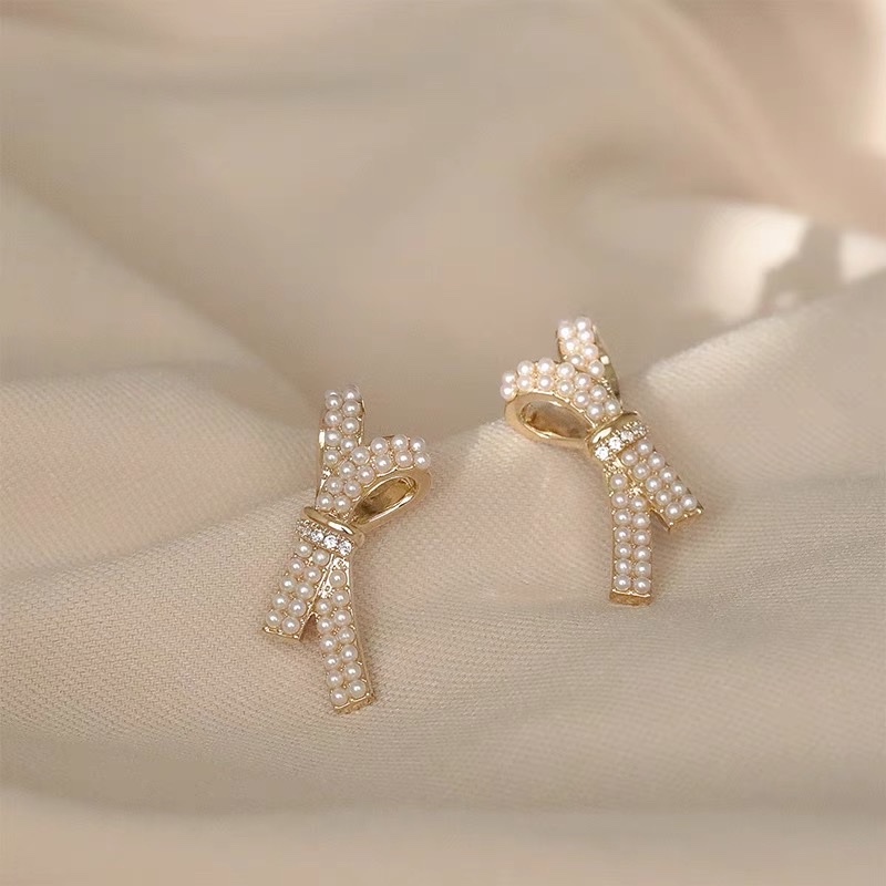 Niche design, fashionable and exquisite bow, elegant and classic stud earrings. Specification image