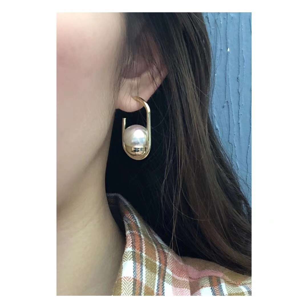 s925 sterling silver needle Earrings, 2021 New style, trendy and stylish, simple and versatile, high-end pearl earrings, women's curved hooks Specification image