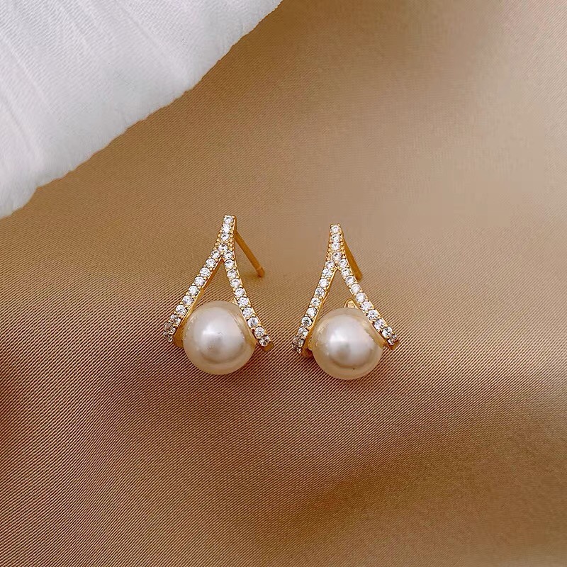 Elegant girl luxury fashion exquisite classic shell beads earrings