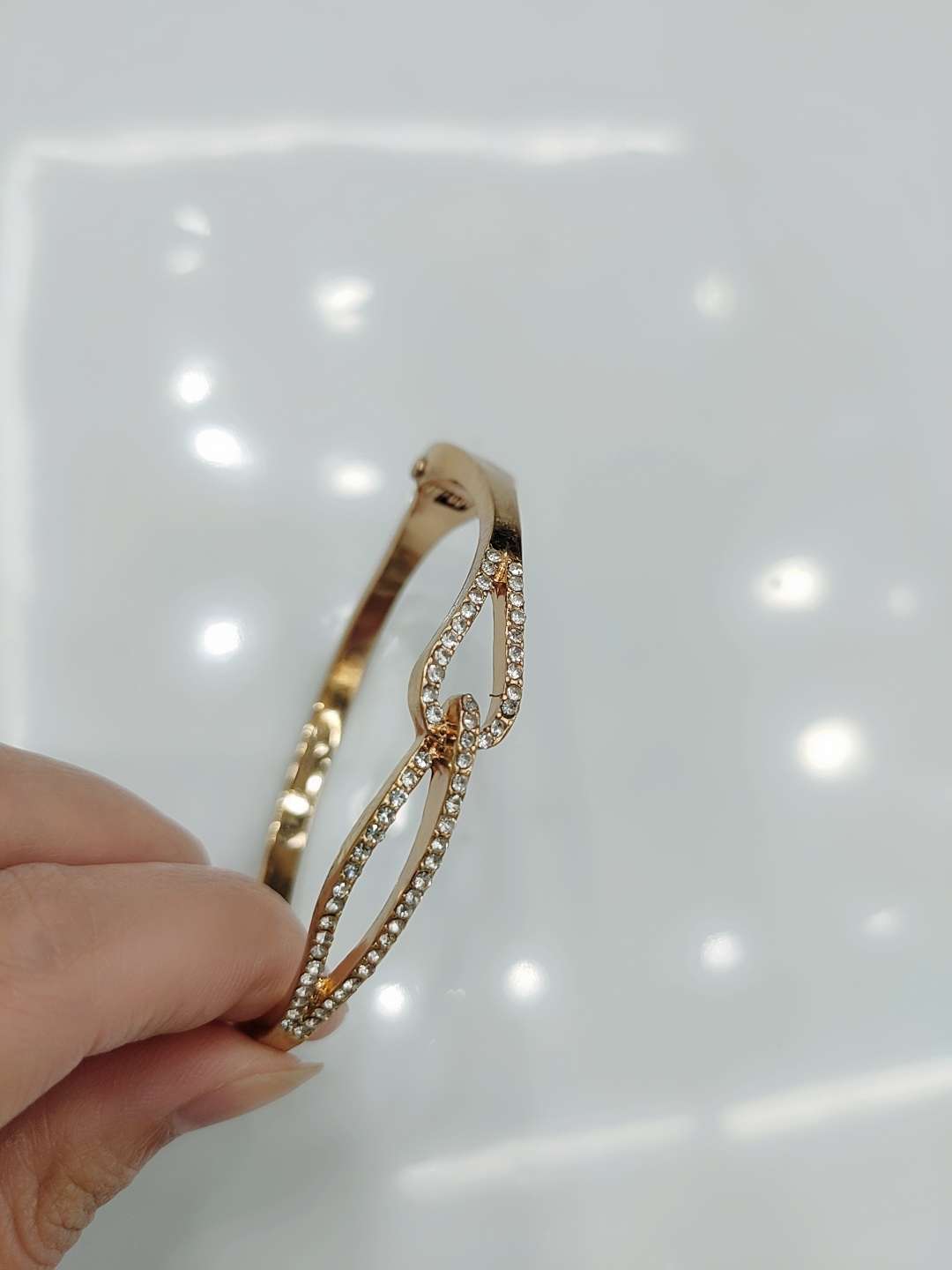 New fashionable and exquisite open-face women's bracelet, street style trendsetter hip-hop alloy wide bracelet accessory, sparkling diamond opening details Picture