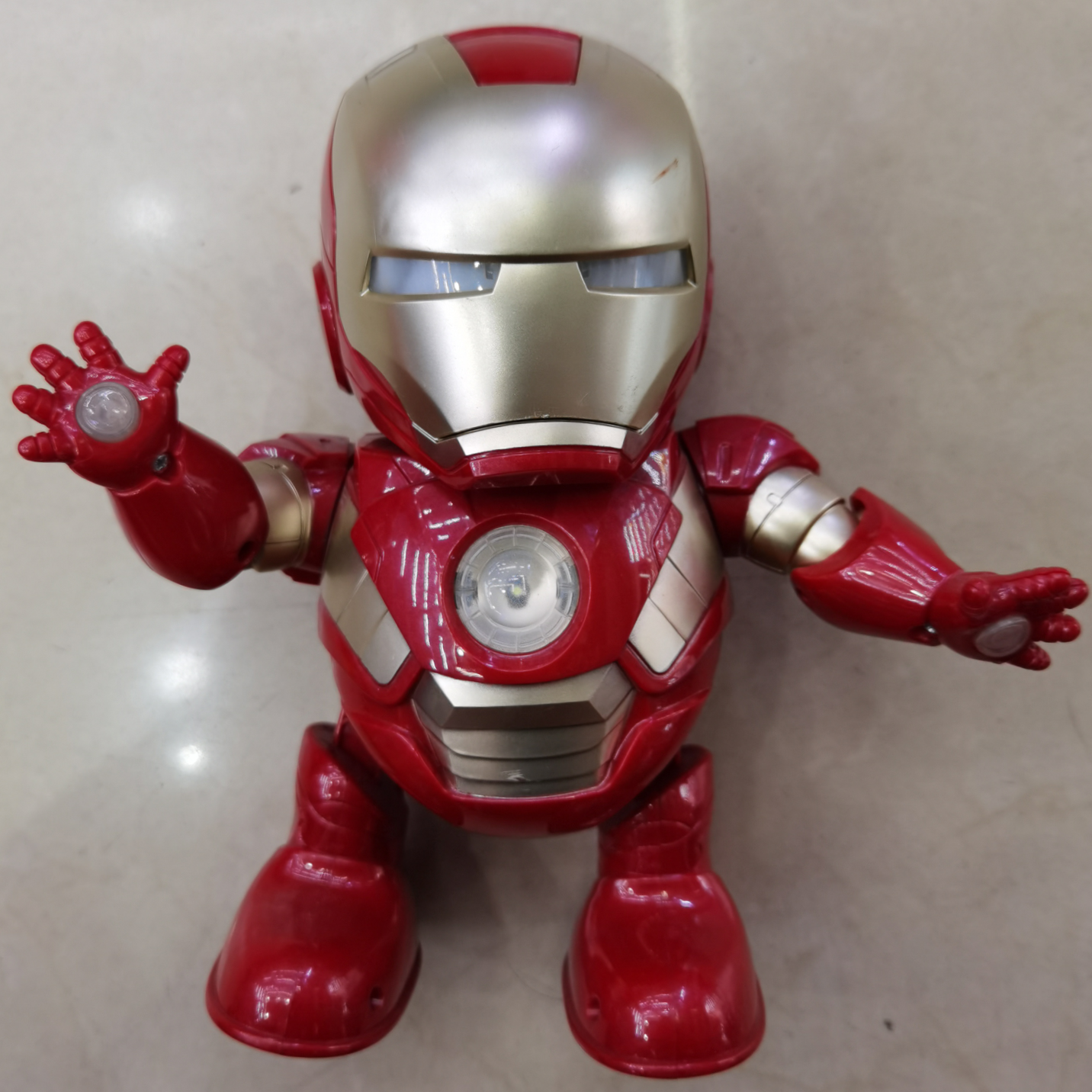 钢铁侠跳舞机器人