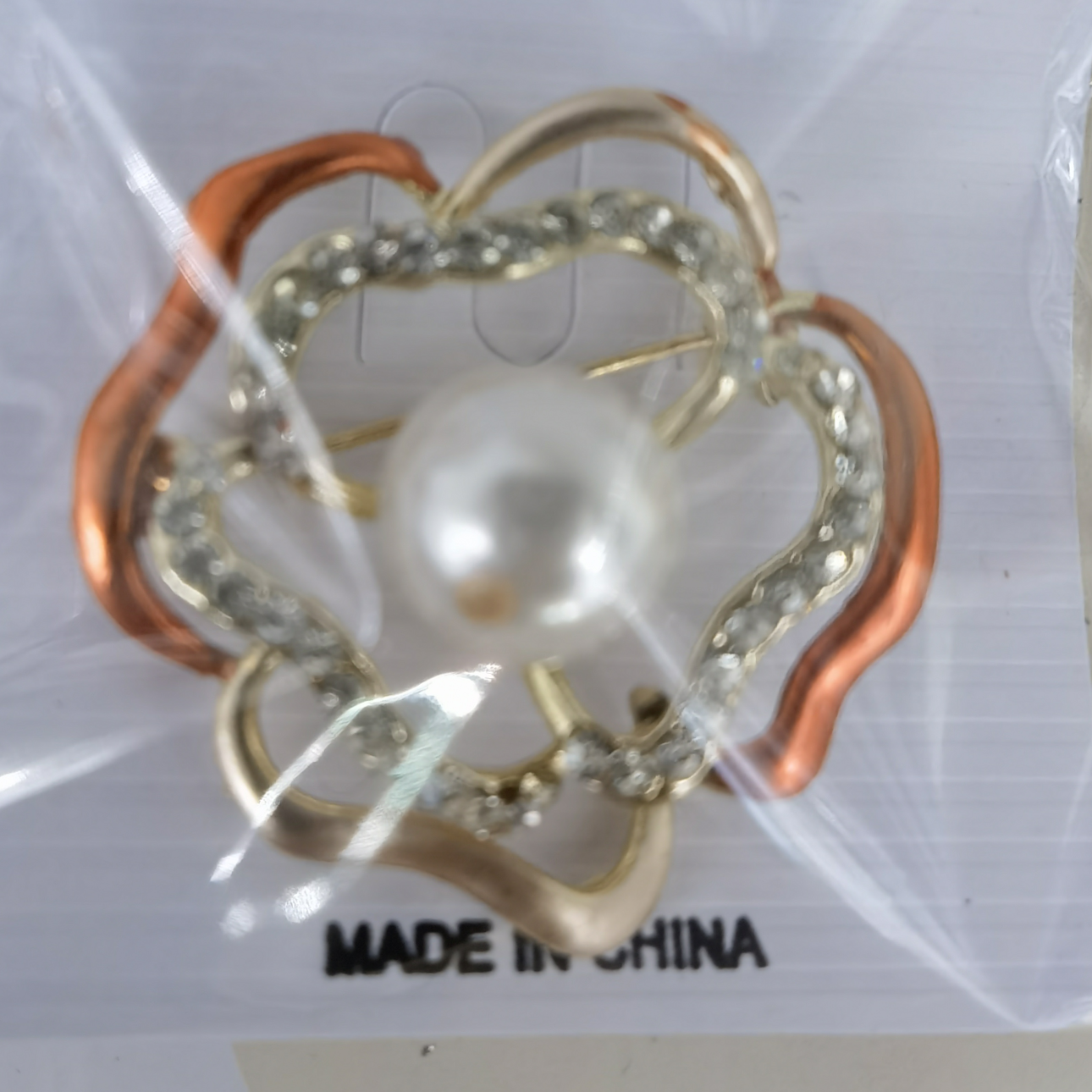 Rose imitation pearl painted brooch