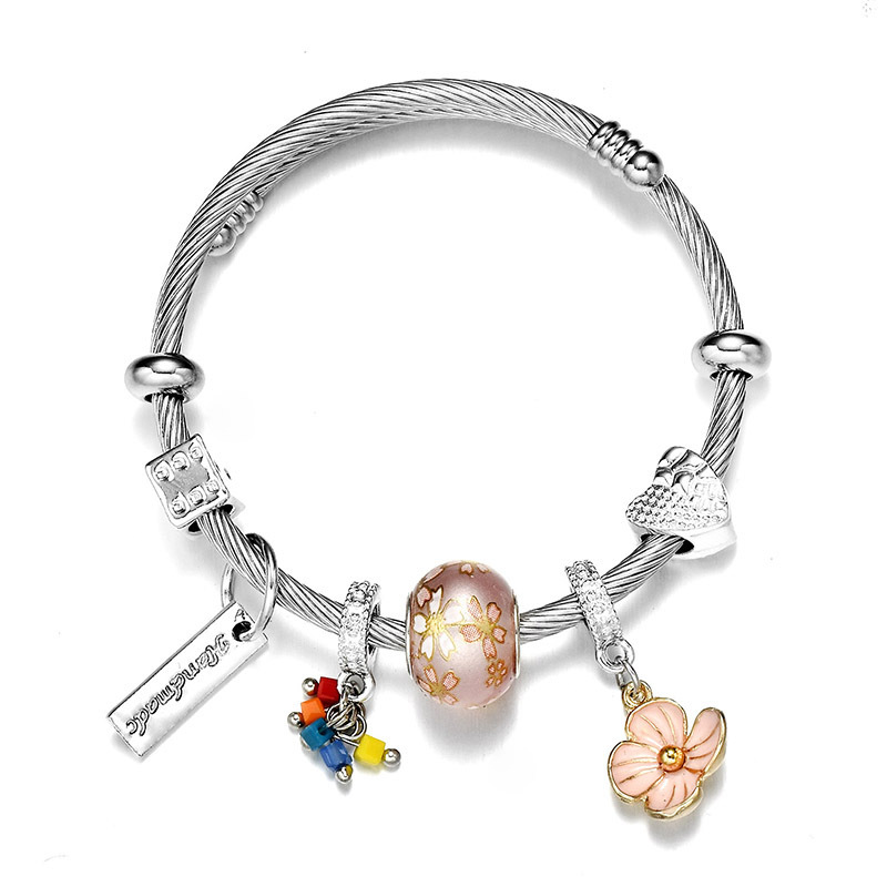 Personalized bracelet details Picture