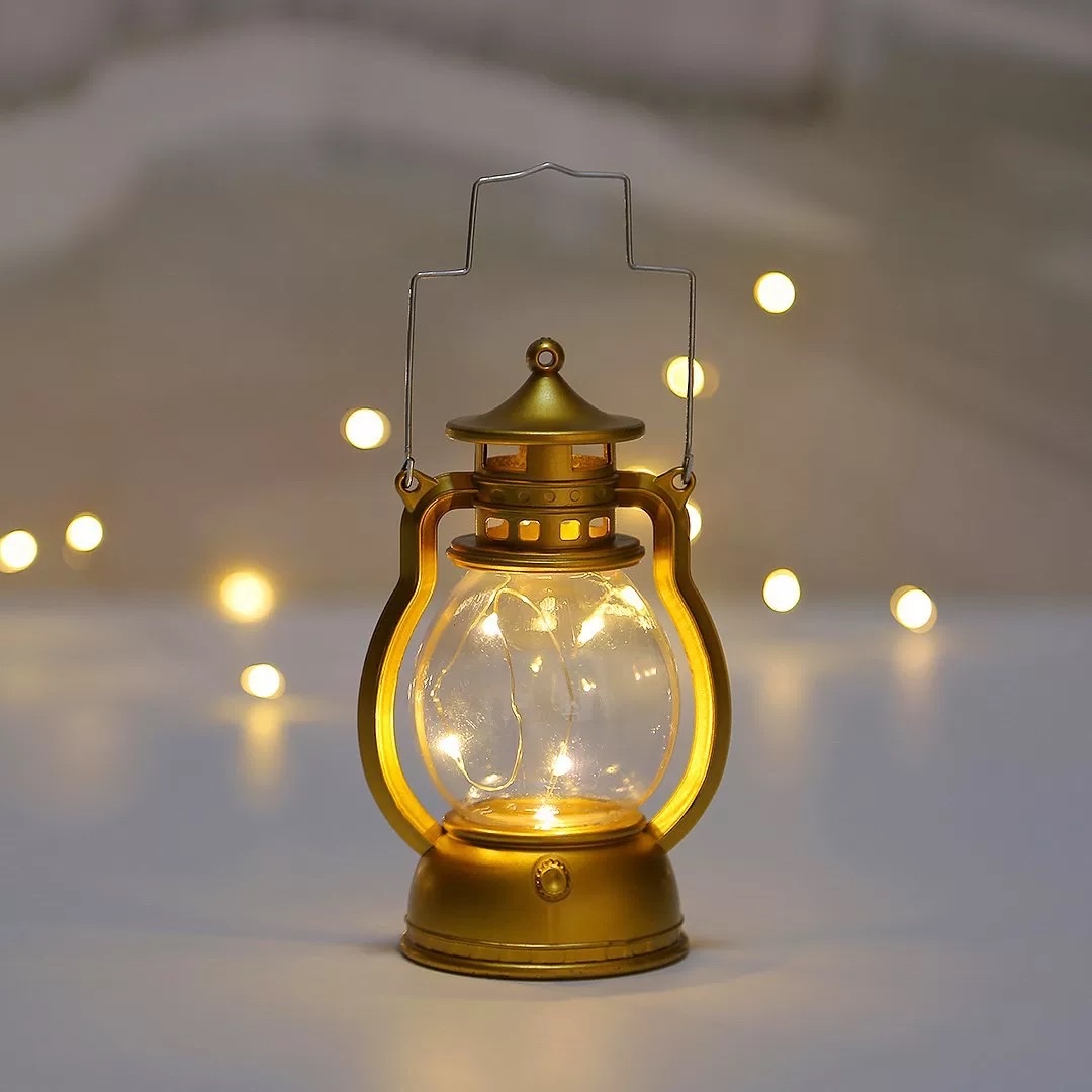 Christmas retro small oil lamp, electronic candle lamp, LED small horse lantern, creative decorative display, gift wind lantern, gold Specification image