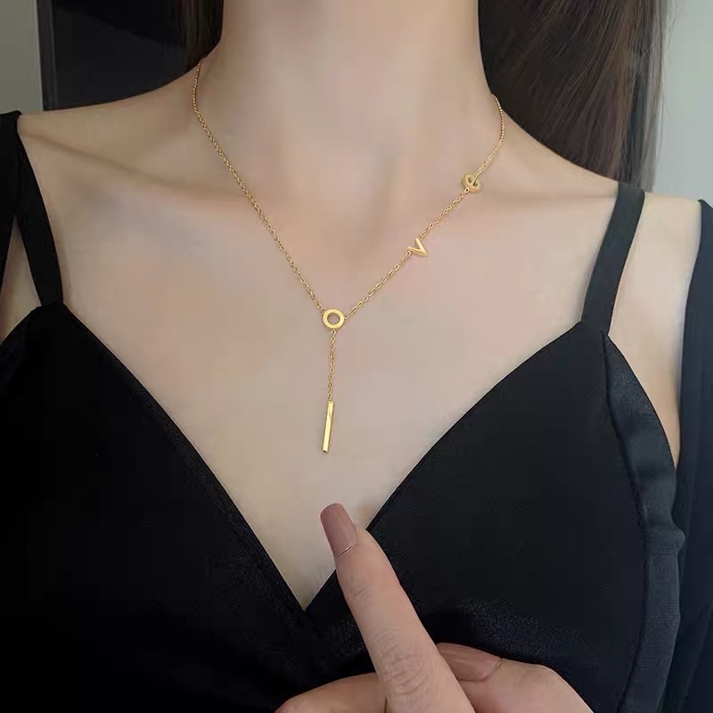 Elegant pendant titanium steel necklace, women's light luxury niche collarbone chain, personalized accessory 12 Application Scenario