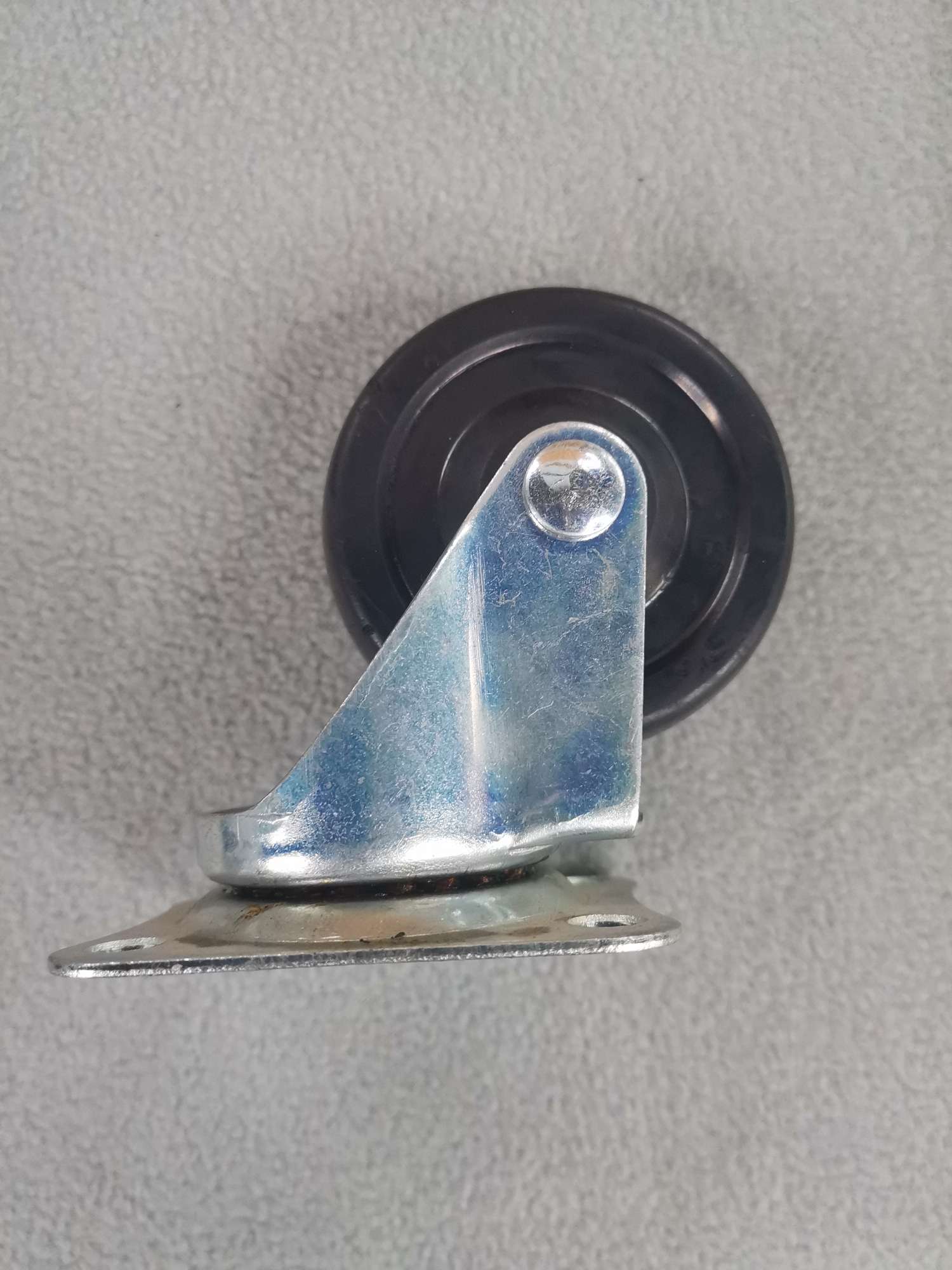 2.5-inch black rubber swivel wheels Application Scenario