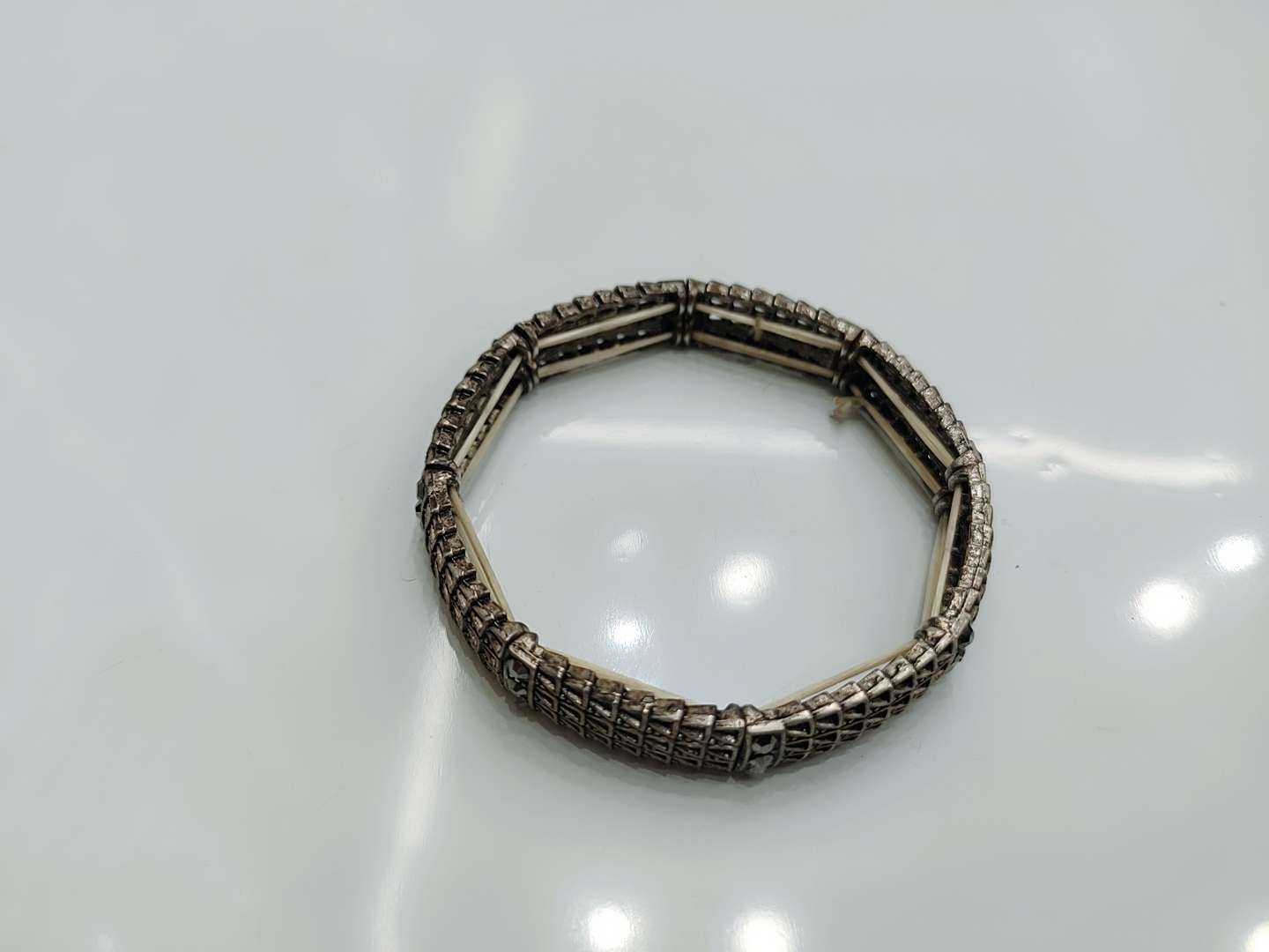 A simple and retro European and American style with a light luxury and high-end feel, an antique diamond bracelet for women on Instagram, a trendy evening party accessory with a cold style Application Scenario