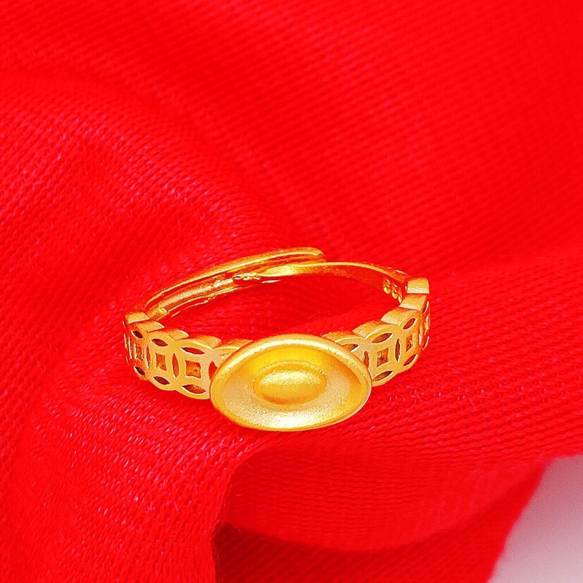 Gold coin sand face ring