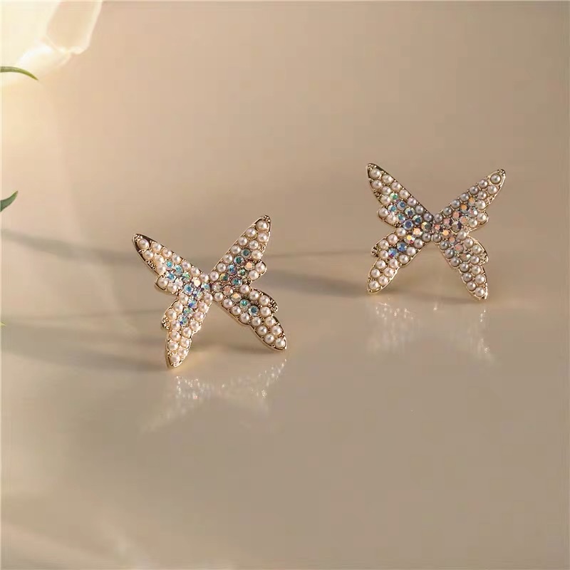 New simple, elegant, individual and exquisite butterfly sweet and girlish stylish stud earrings details Picture