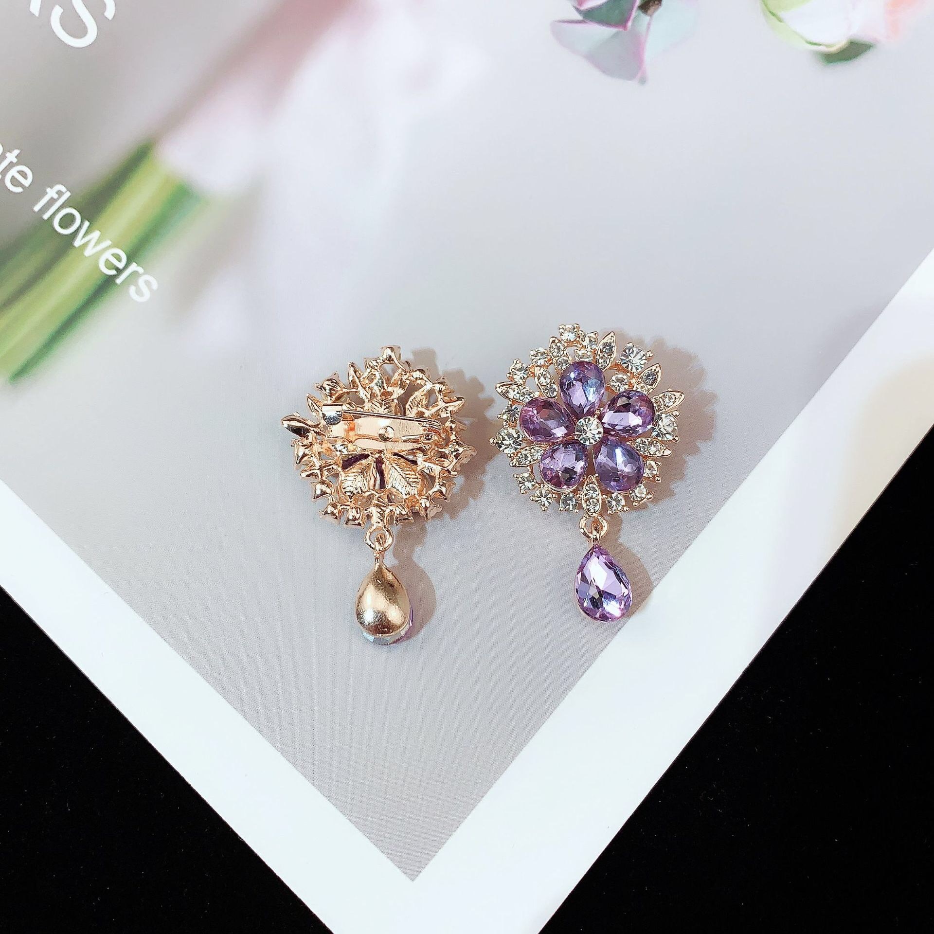 دبابيس، سبائك، أزهار بلورية عابرة للحدود، قطعة من دبابيس Item Picture