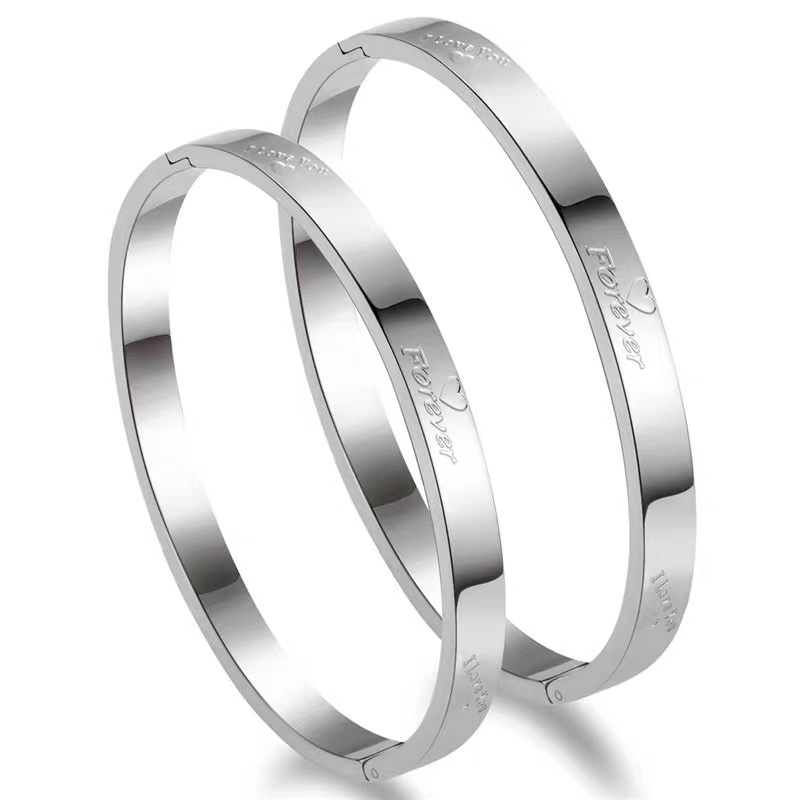 Titanium steel non-fading, light luxury, simple, fashionable, trendy, versatile, retro and cold style bracelet 2 Application Scenario