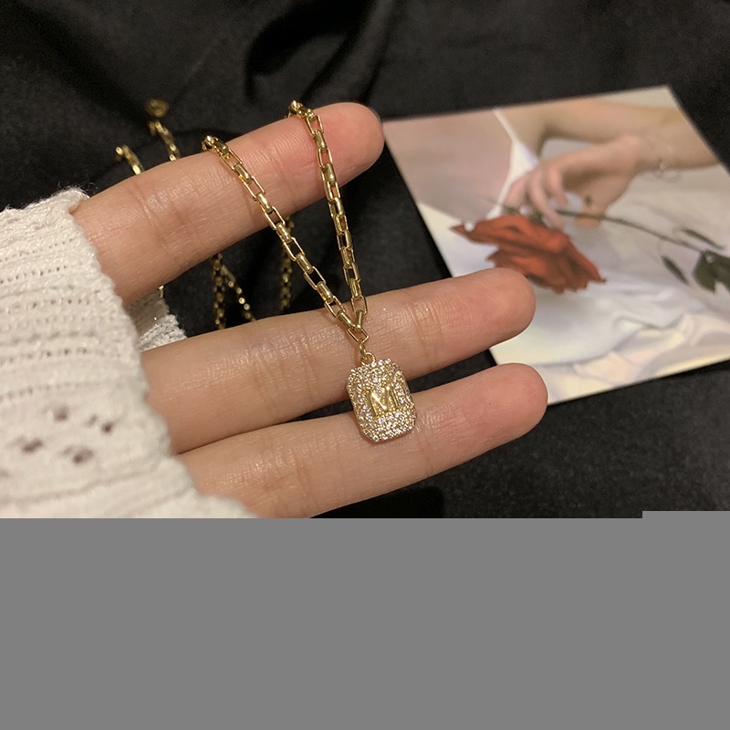 This 14K gold-plated, dazzling, diamond-filled square brand collarbone chain M letter necklace features a simple and niche design for Instagram street style Application Scenario