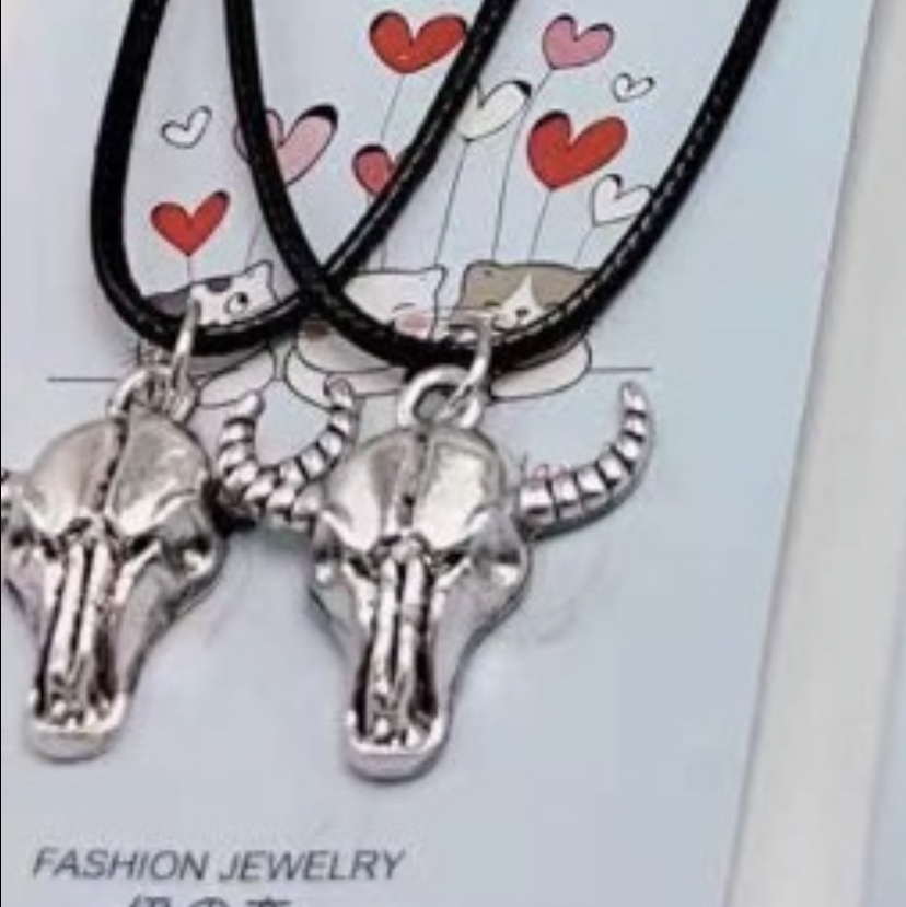 Black Korean wax thread couple alloy bull head necklace exclusively for the two-yuan store. Retro style, suitable for both adults and children to wear