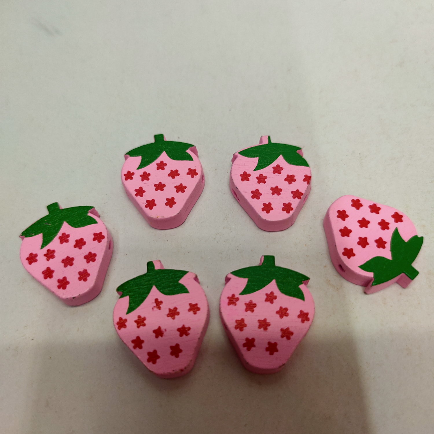 Manufacturers direct wood accessories Diy strawberry pink
