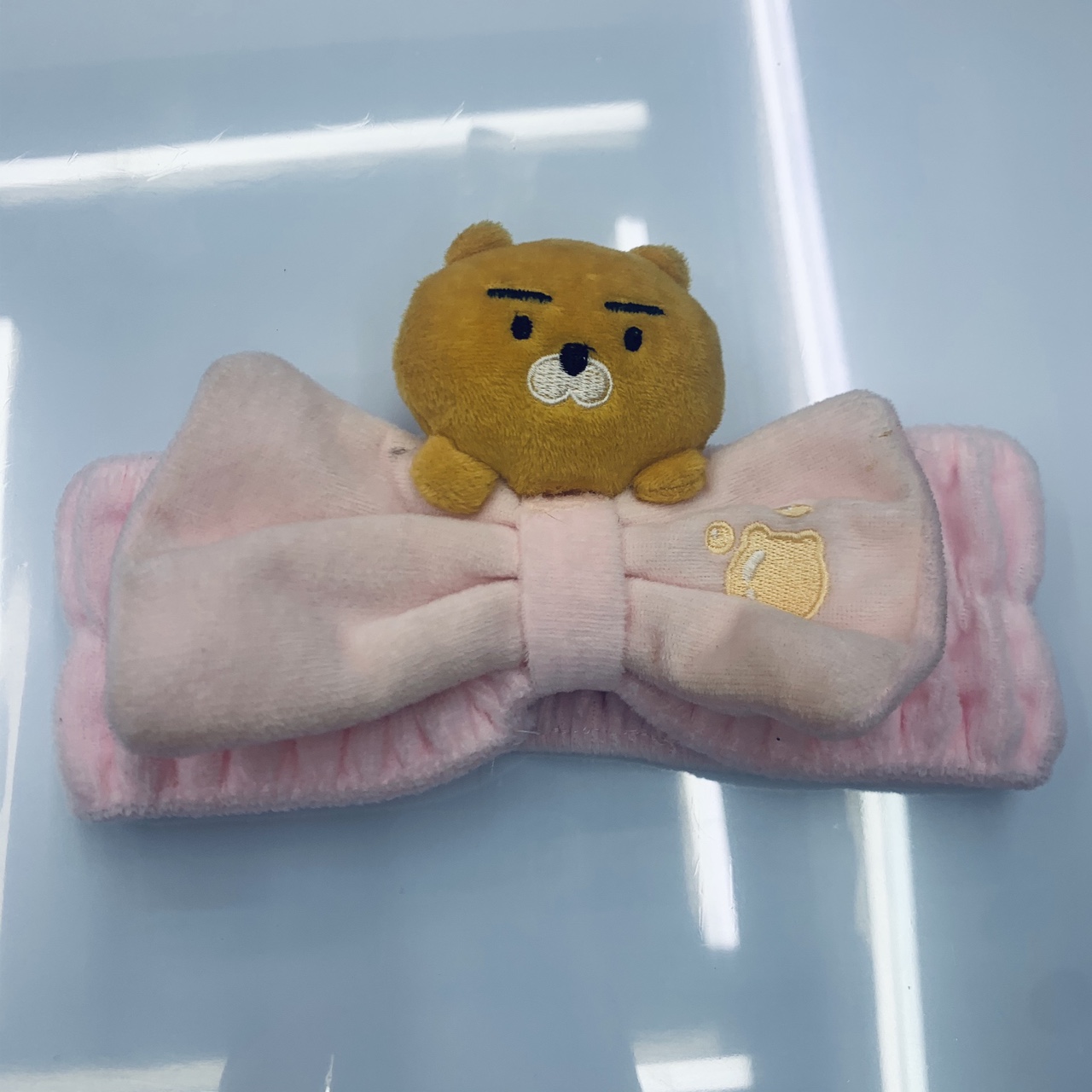 Wash your face, tie your hair and tie it up in lion pink