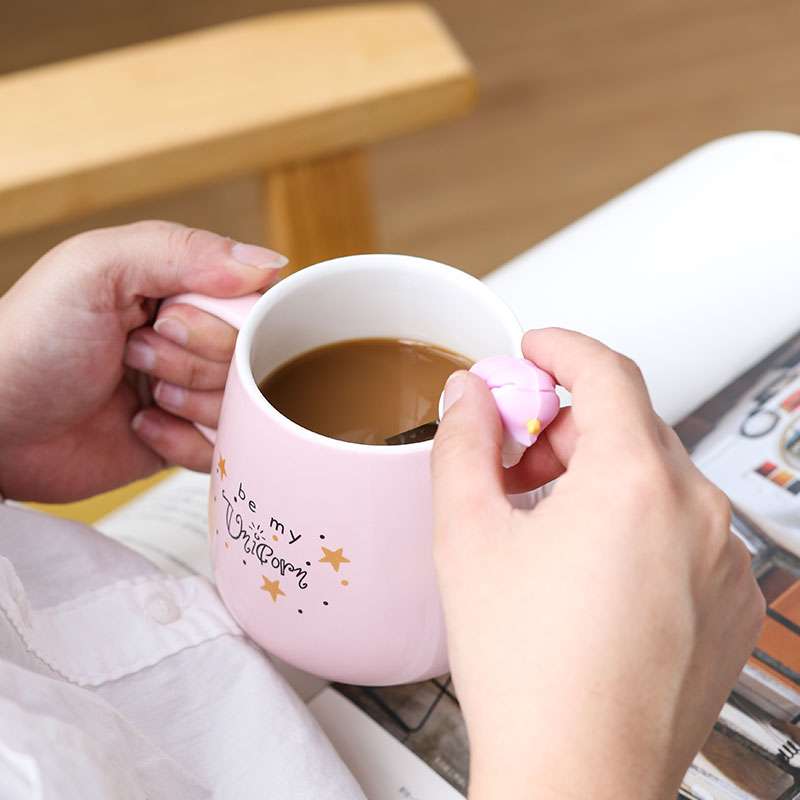 Creative cartoon ceramic cups, cute girl office cups, unicorn covered mugs, simple household water cups Application Scenario
