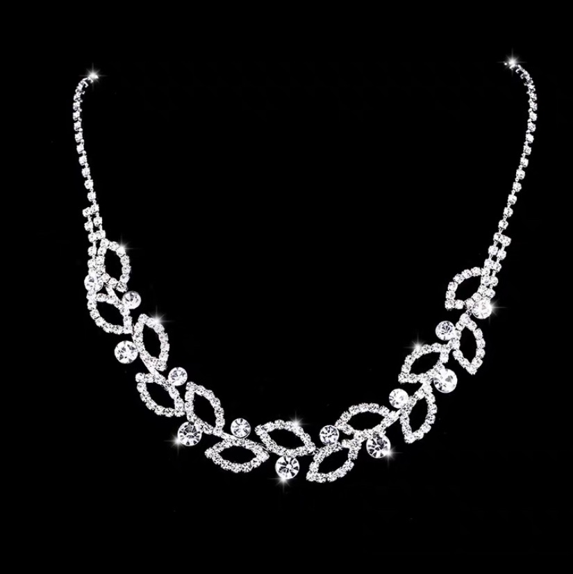 Necklace 065 leaf shape