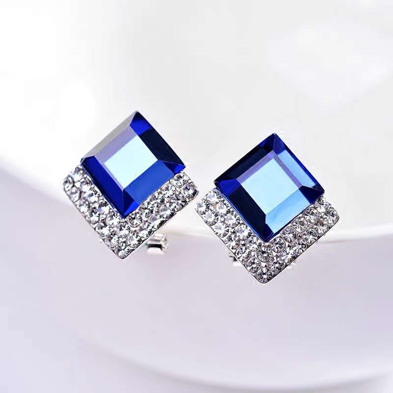 Niche design, fashionable and exquisite, classic Korean-style versatile ear studs that are the same as those worn by celebrities Item Picture