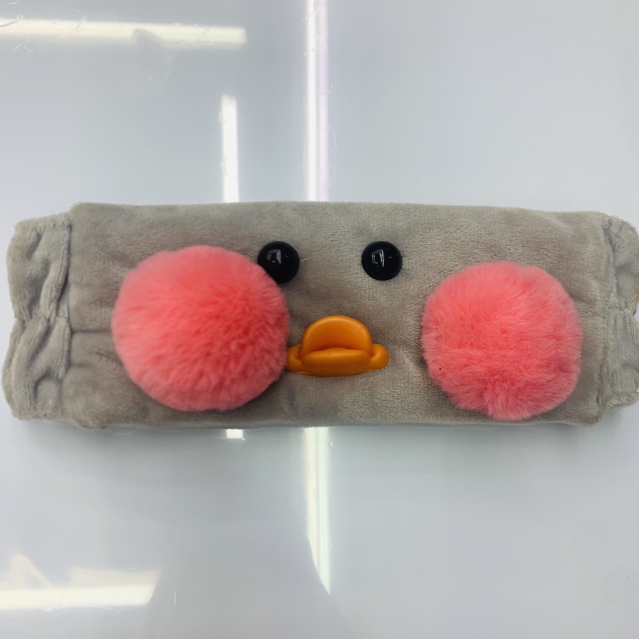 The hyaluronic acid duck hair tie has a grayish tint