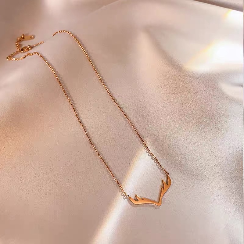 Elegant pendant titanium steel necklace for women, light luxury and niche collarbone chain, personalized design and accessory Specification image