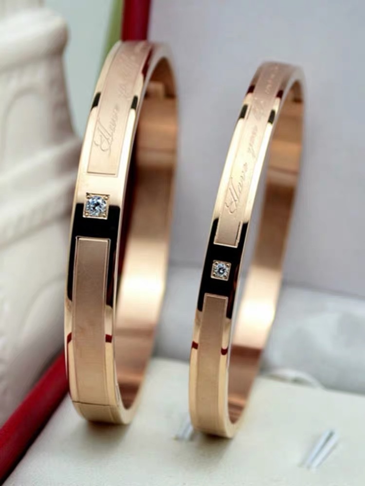 Titanium steel non-fading, light luxury, simple, fashionable, trendy, versatile, retro and cold style bracelet 3 details Picture