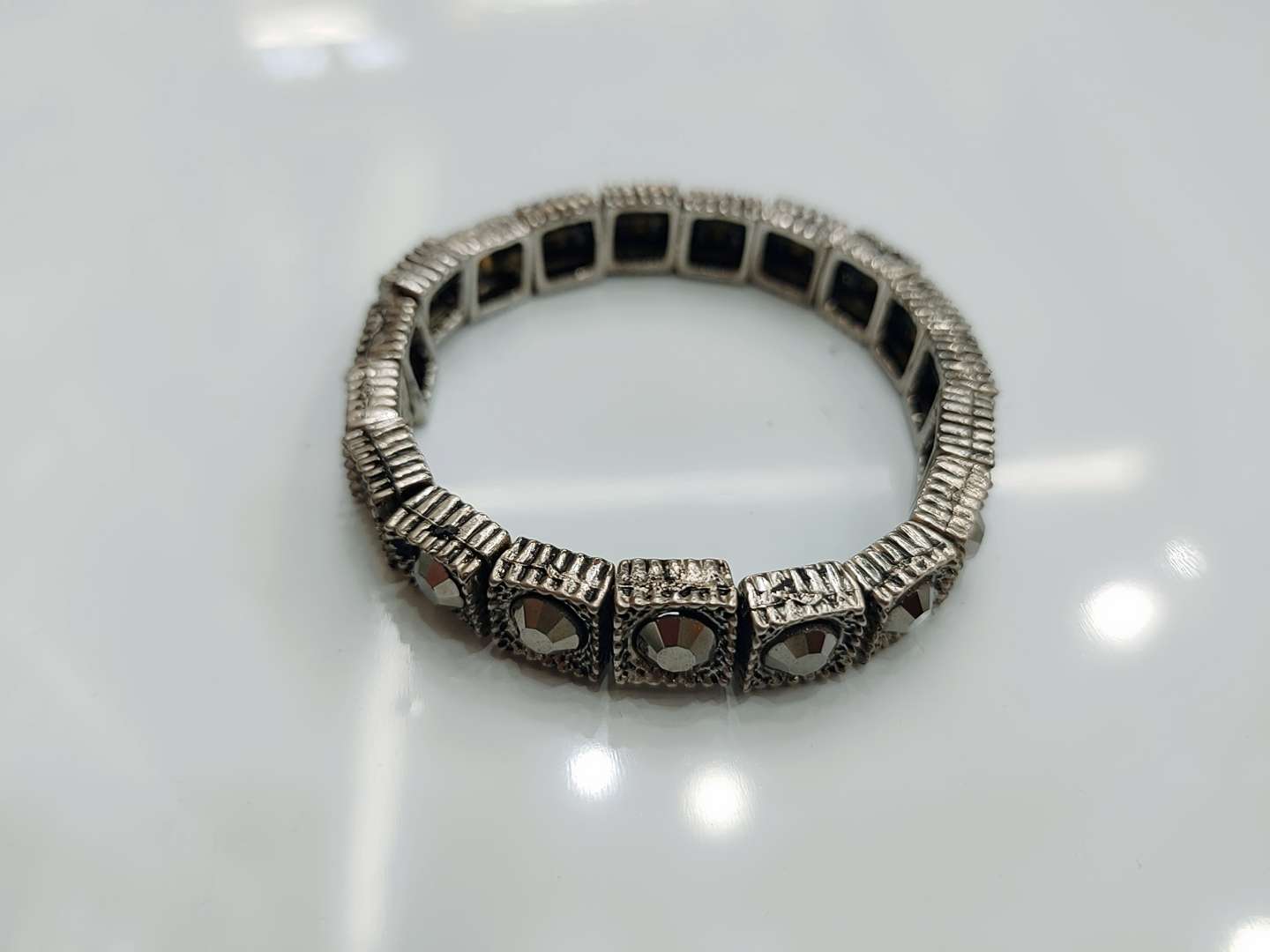 Square retro European and American, simple and retro, individual, light luxury and high-end feel, K-diamond bracelet, women's Instagram trendy, cold style dinner accessories details Picture