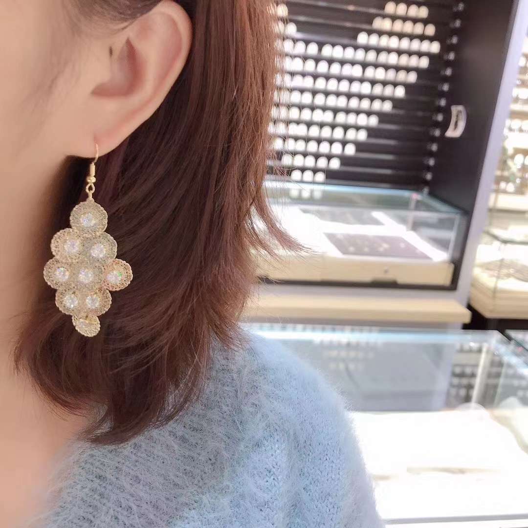 Elegant and light luxury zircon pearl earrings, 2021 new trendy and niche design sense, high-end French stud earrings for women 2 details Picture