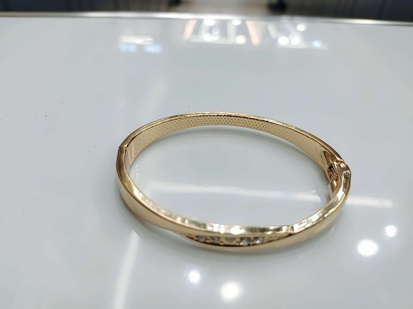 Simple European fashion twisted face open women's bracelet Street style trendsetter hip-hop alloy wide bracelet accessory diamond sparkle diamond Application Scenario