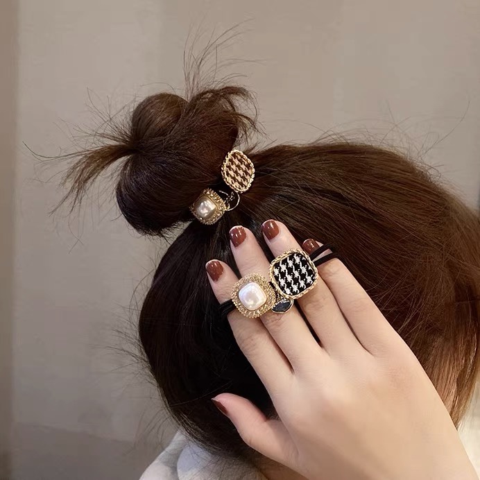 Emilia's new Korean hair tie, a popular female Internet celebrity, features a thousand-bird checkered pearl hair tie, a hair band, a forest-style bun hair accessory, and a hair band for women 019