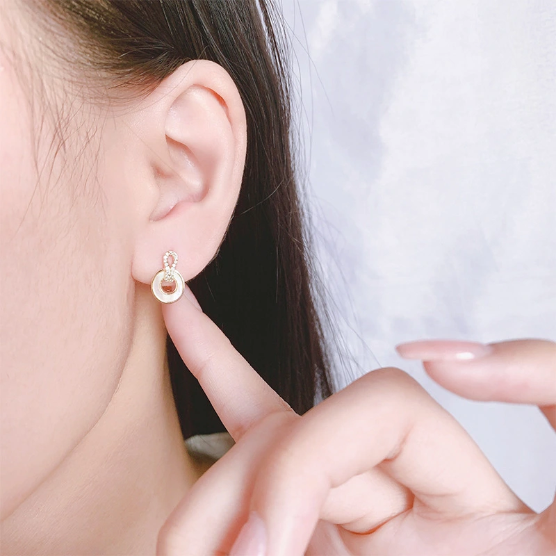 Japanese and Korean niche light luxury retro natural shell earrings and ear loops, simple and versatile Japanese and Korean fresh and clean earrings and ear rings for women detail image 5