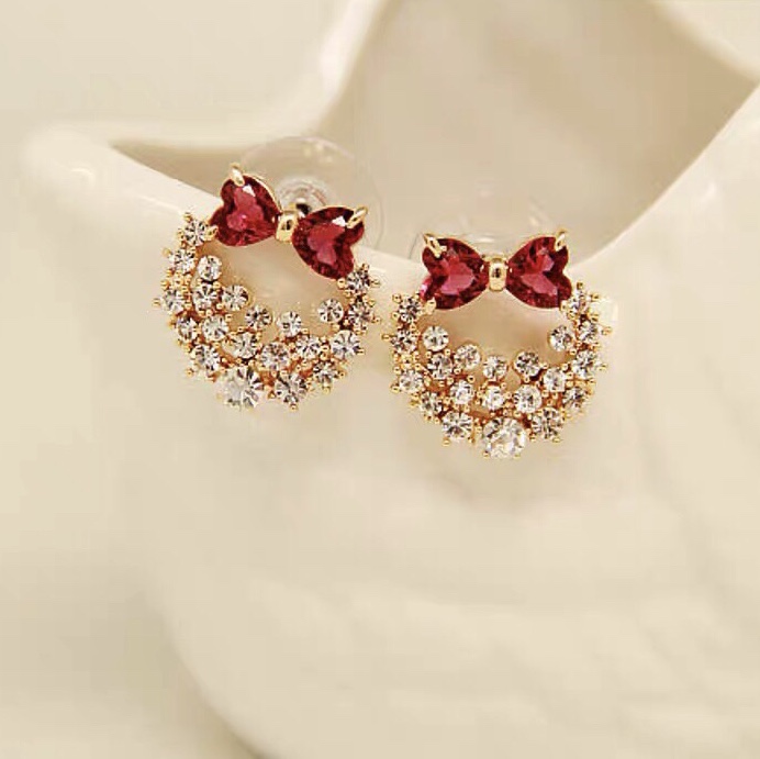 Delicate trend fashion brands with cute girls must have earrings.