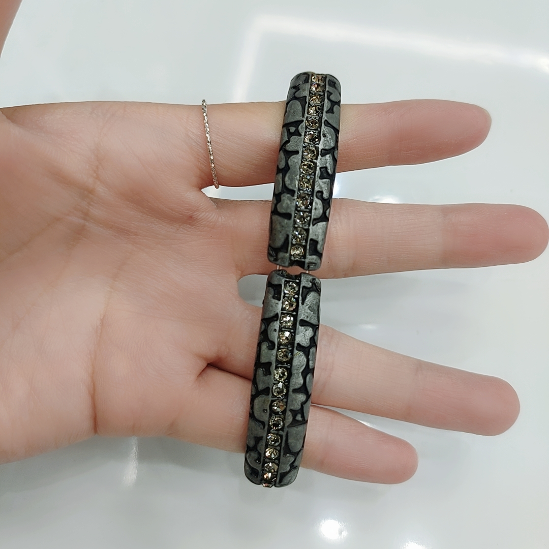 Snake-patterned, simple and retro European and American style, light luxury and high-end diamond bracelet for women on Instagram, trendy evening party, cold style accessory
